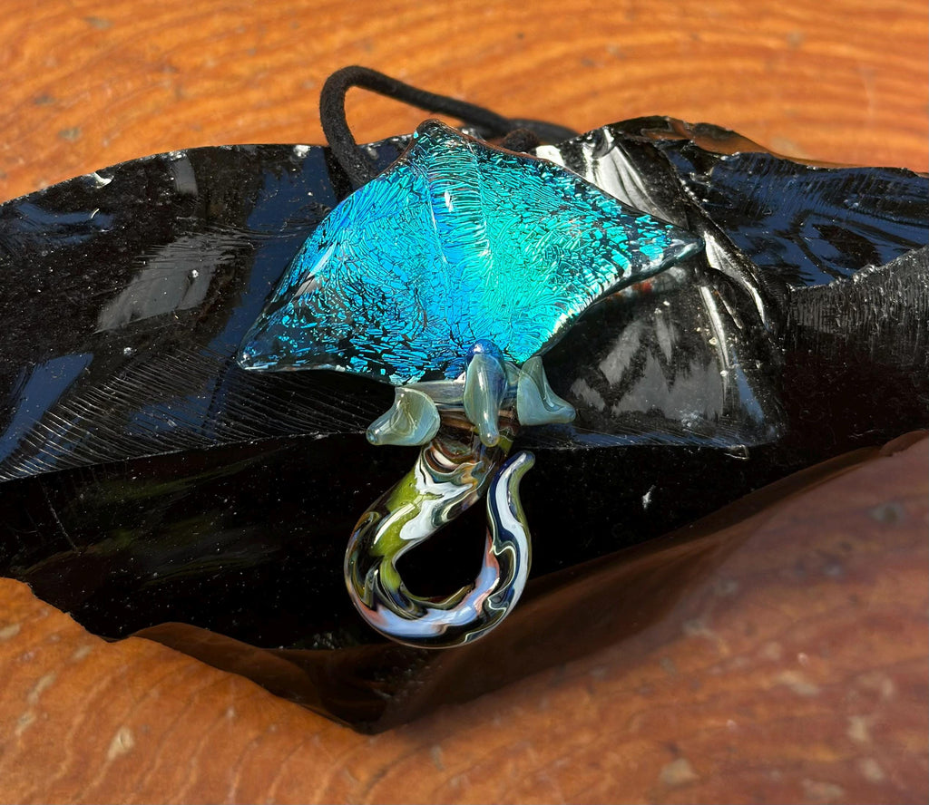 Stingray Necklace - Handmade Blown Glass Pendant - Ocean-Inspired Jewelry - Unique Sea Creature Necklace - Artisan Glass Art