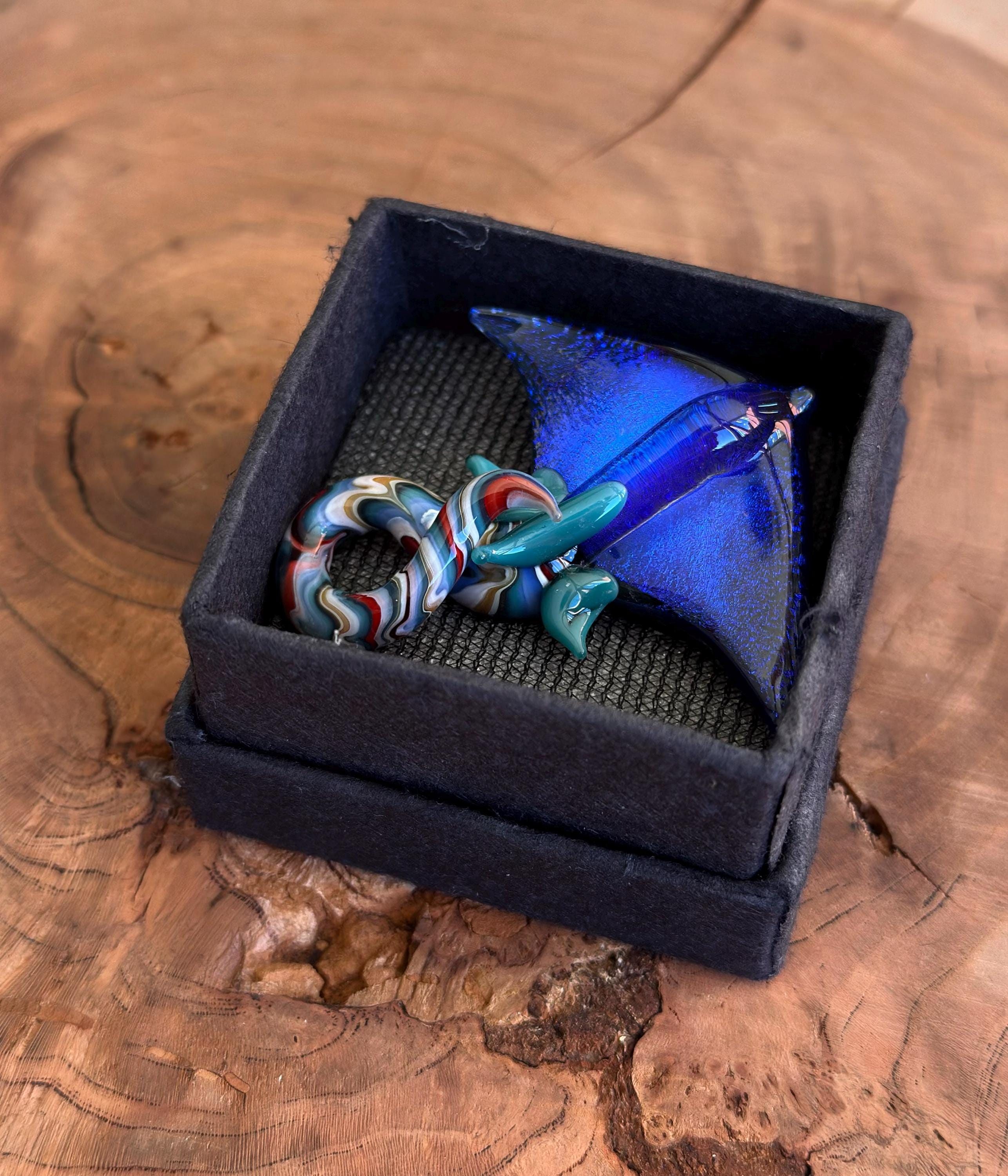 Stingray Necklace - Handmade Blown Glass Pendant - Ocean-Inspired Jewelry - Unique Sea Creature Necklace - Artisan Glass Art