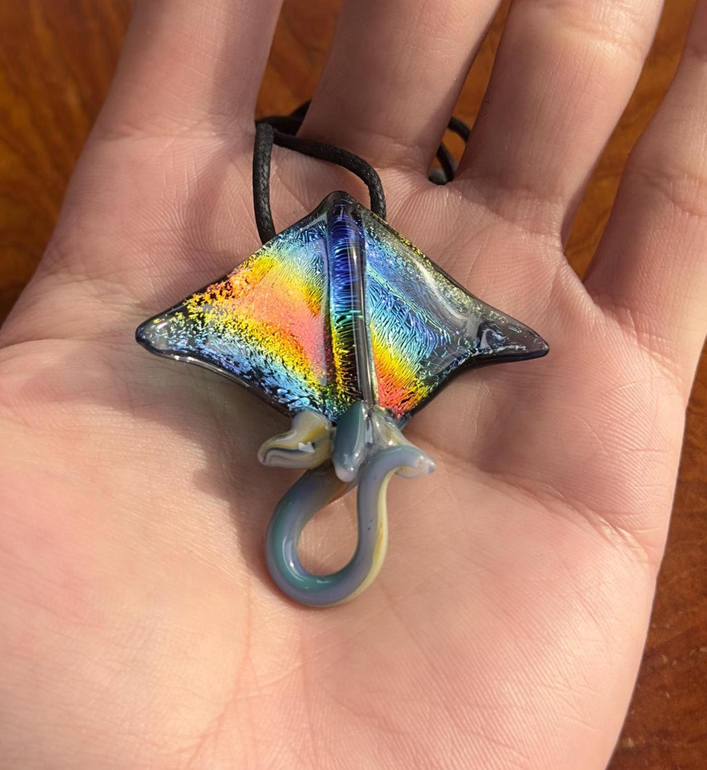 Stingray Necklace - Handmade Blown Glass Pendant - Ocean-Inspired Jewelry - Unique Sea Creature Necklace - Artisan Glass Art