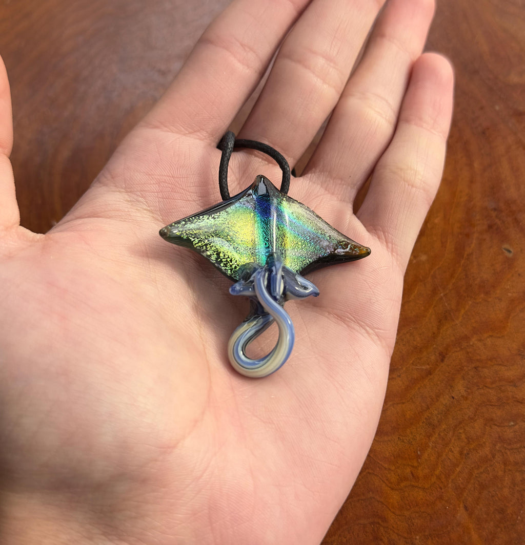 Stingray Necklace - Handmade Blown Glass Pendant - Ocean-Inspired Jewelry - Unique Sea Creature Necklace - Artisan Glass Art