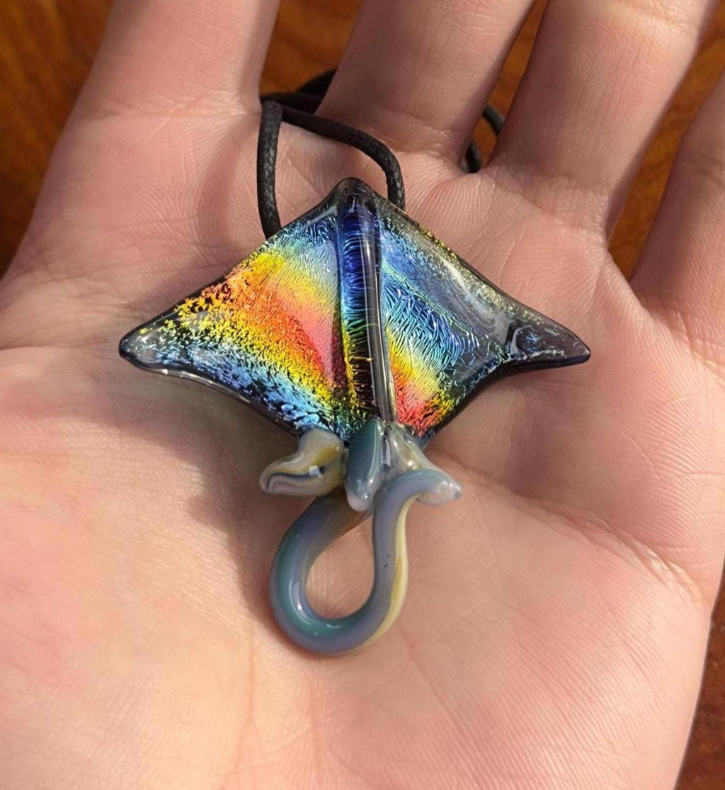 Stingray Necklace - Handmade Blown Glass Pendant - Ocean-Inspired Jewelry - Unique Sea Creature Necklace - Artisan Glass Art
