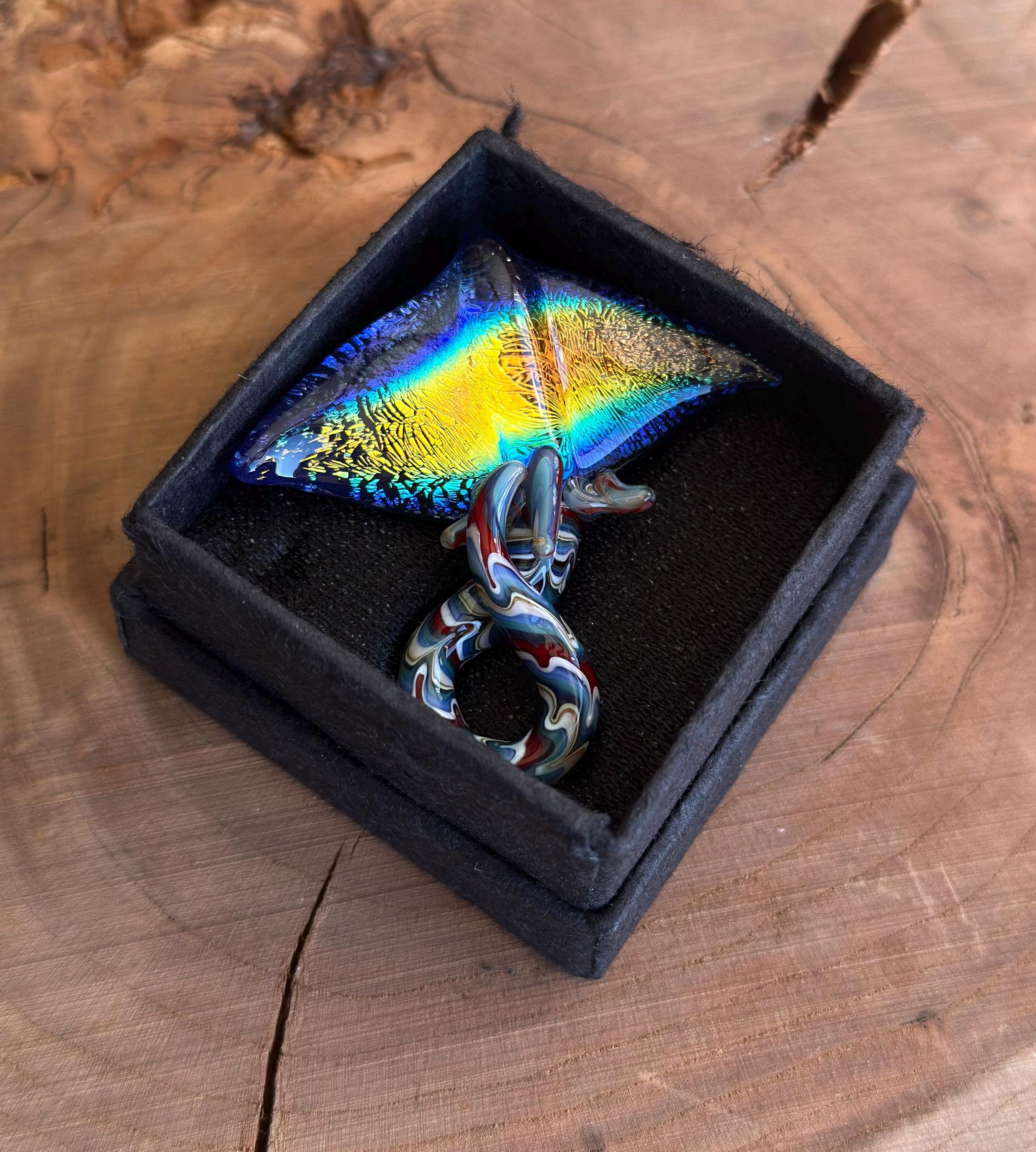 Stingray Necklace - Handmade Blown Glass Pendant - Ocean-Inspired Jewelry - Unique Sea Creature Necklace - Artisan Glass Art
