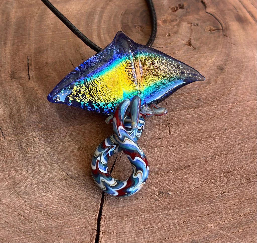 Stingray Necklace - Handmade Blown Glass Pendant - Ocean-Inspired Jewelry - Unique Sea Creature Necklace - Artisan Glass Art