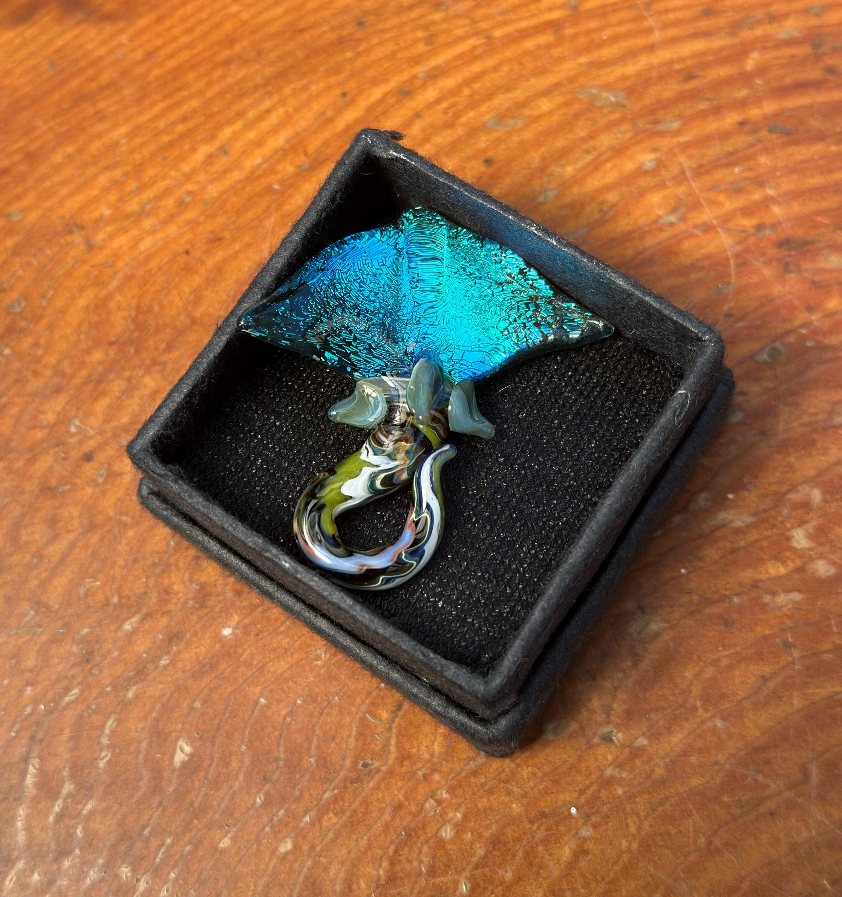 Stingray Necklace - Handmade Blown Glass Pendant - Ocean-Inspired Jewelry - Unique Sea Creature Necklace - Artisan Glass Art