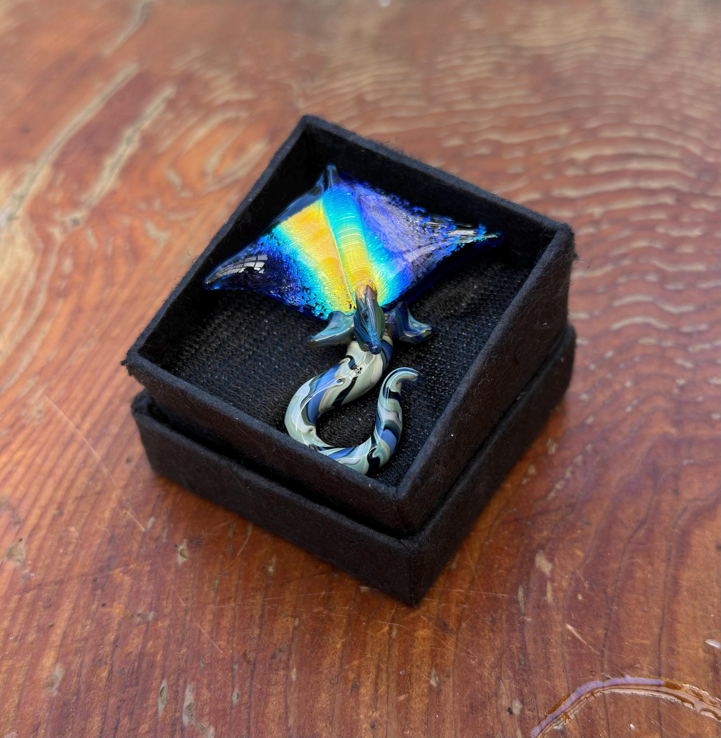 Stingray Necklace - Handmade Blown Glass Pendant - Ocean-Inspired Jewelry - Unique Sea Creature Necklace - Artisan Glass Art