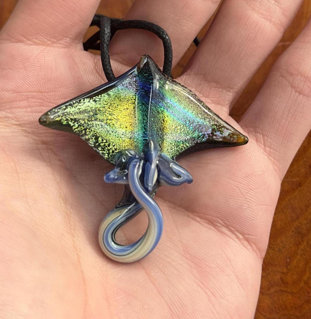 Stingray Necklace - Handmade Blown Glass Pendant - Ocean-Inspired Jewelry - Unique Sea Creature Necklace - Artisan Glass Art