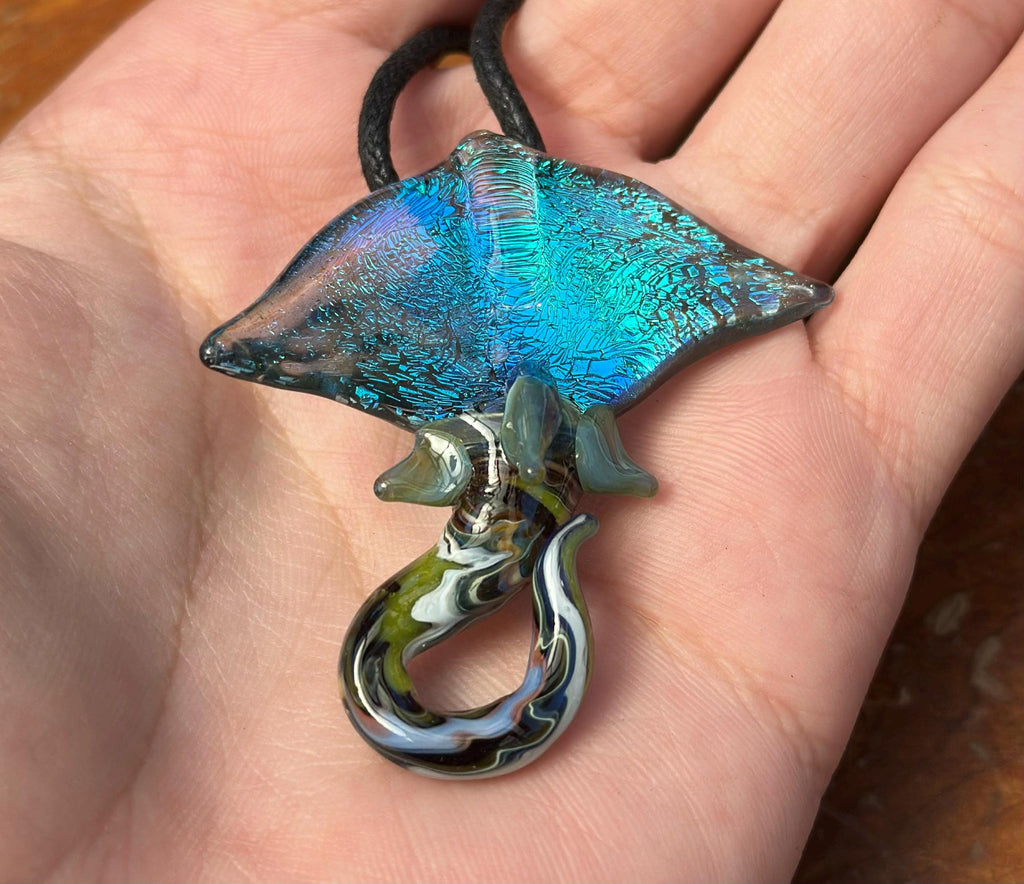 Stingray Necklace - Handmade Blown Glass Pendant - Ocean-Inspired Jewelry - Unique Sea Creature Necklace - Artisan Glass Art
